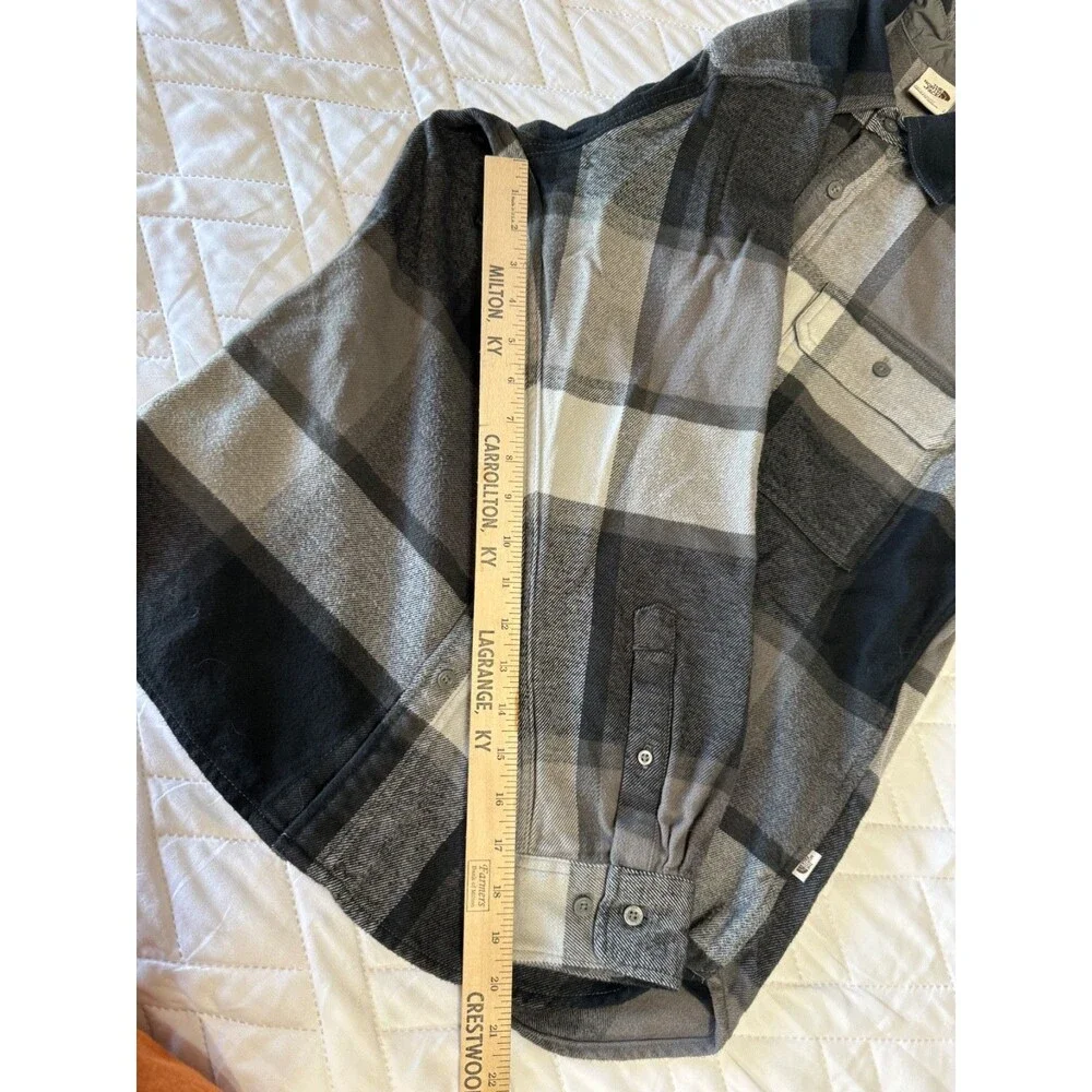 The North Face Flannel Shirt Men's Size Small Heavy Black/Gray Plaid Never Worn